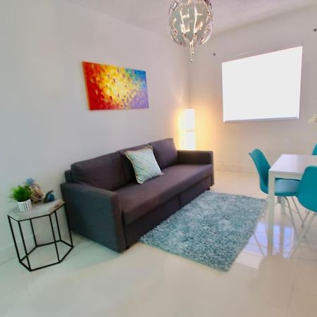 Modern 1/1, Half A Block From The Ocean Apartman Miami Beach Kültér fotó
